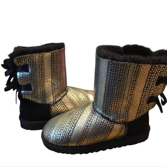 UGG Bailey Bow Bling' Boot Youth Size 6 Fits Women’s size 7 - Picture 13 of 14